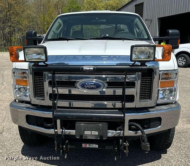Image of Ford F-350 equipment image 1