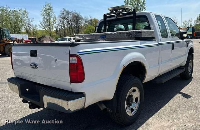 Image of Ford F-350 equipment image 4