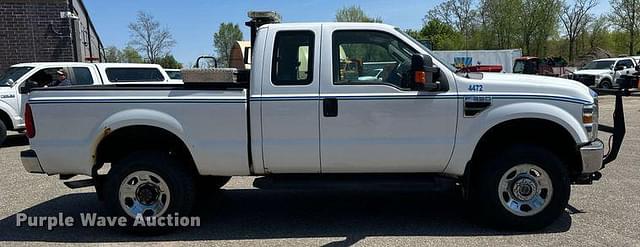 Image of Ford F-350 equipment image 3