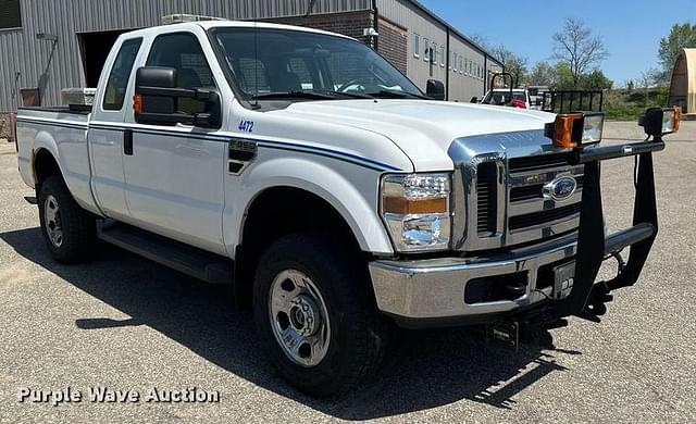 Image of Ford F-350 equipment image 2