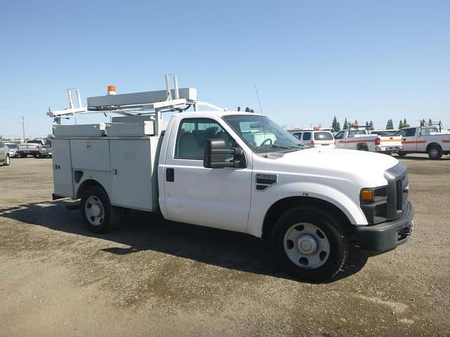 Image of Ford F-350 equipment image 1
