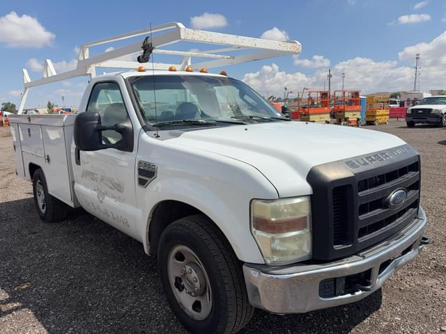 Image of Ford F-350 equipment image 3