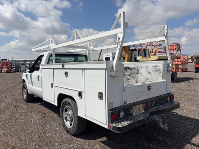 Image of Ford F-350 equipment image 1
