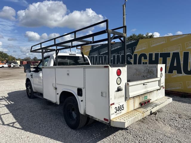 Image of Ford F-350 equipment image 1