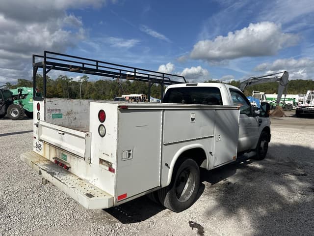 Image of Ford F-350 equipment image 2
