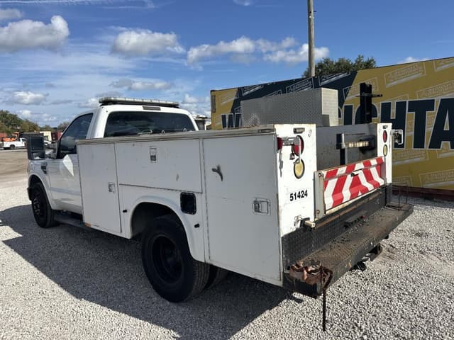 Image of Ford F-350 equipment image 1