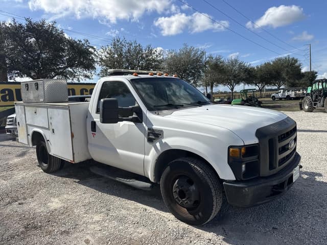 Image of Ford F-350 equipment image 3