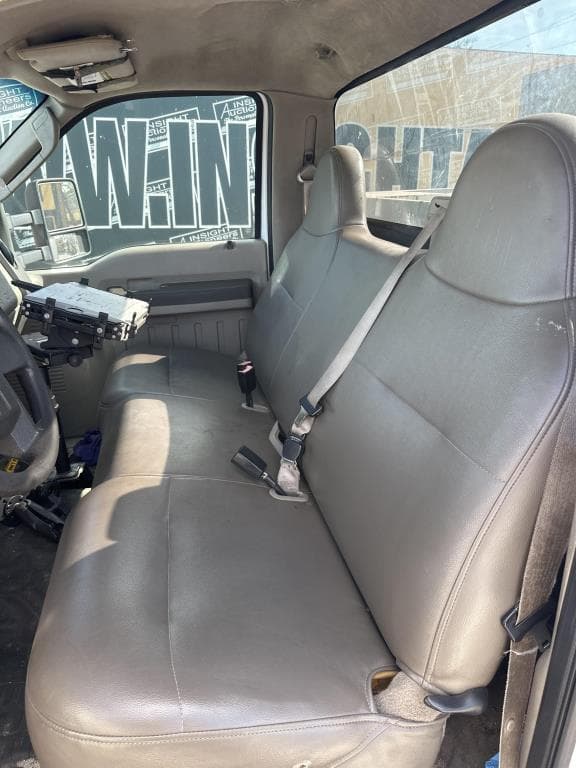 Image of Ford F-350 equipment image 4