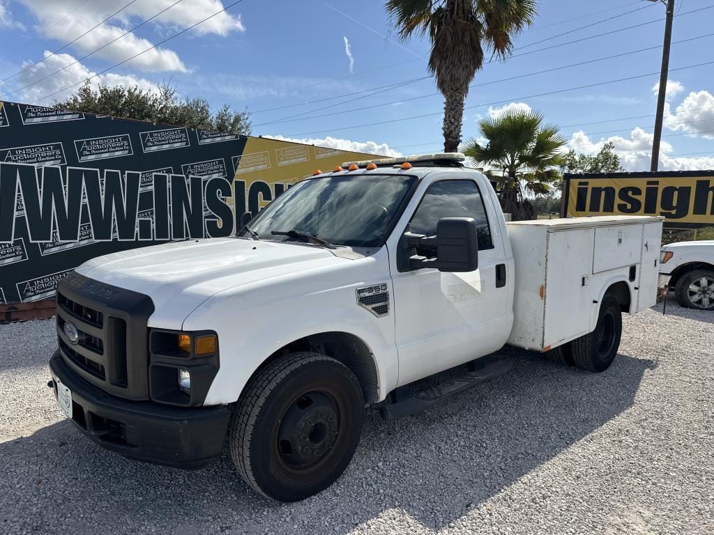 2008 Ford F-350 Equipment Image0