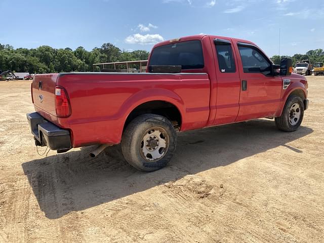 Image of Ford F-350 equipment image 2