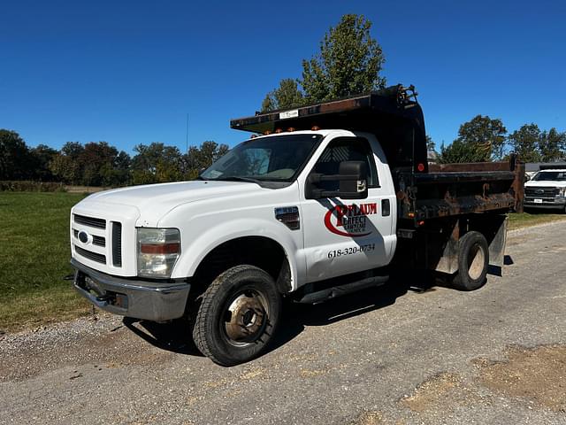 Image of Ford F-350 equipment image 3