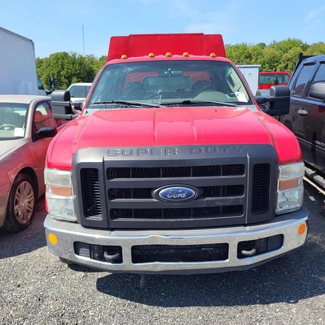 Image of Ford F-350 equipment image 3