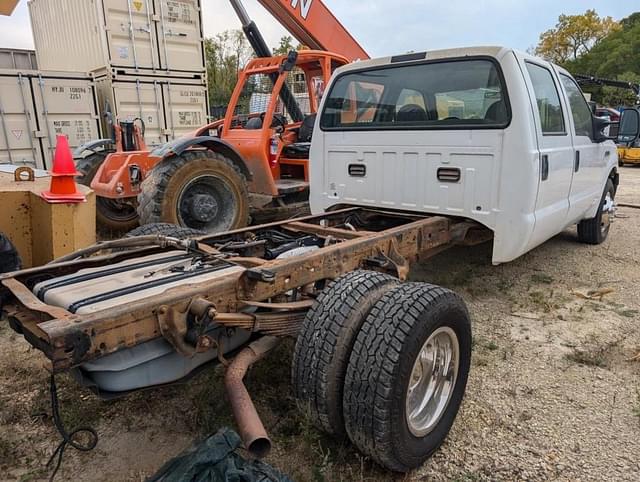 Image of Ford F-350 equipment image 3