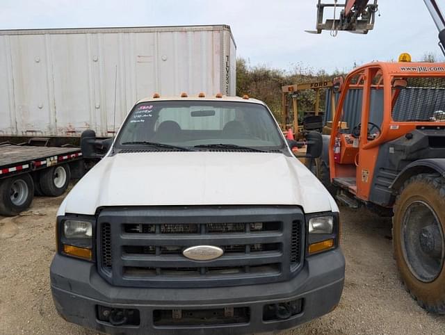 Image of Ford F-350 equipment image 1