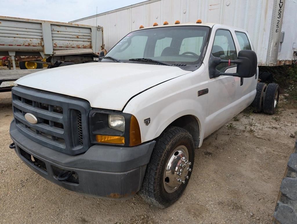 Image of Ford F-350 Primary image