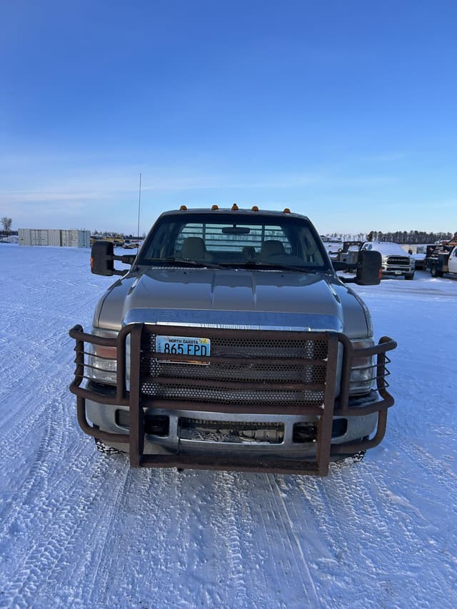 Image of Ford F-350 equipment image 1