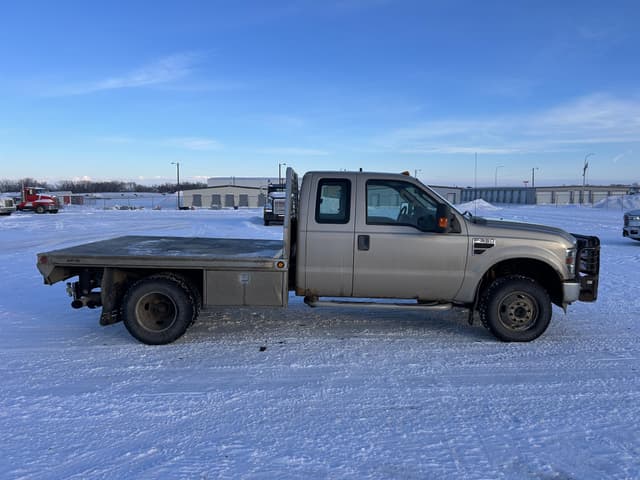 Image of Ford F-350 equipment image 3