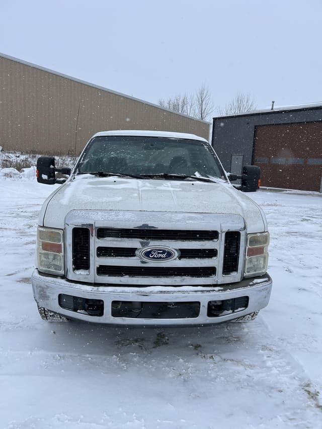 Image of Ford F-350 equipment image 1