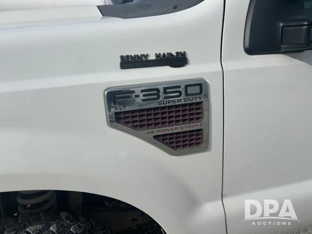 Image of Ford F-350 equipment image 2