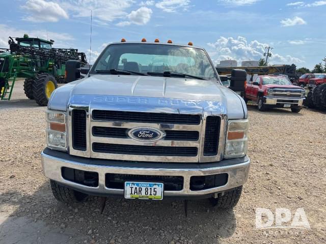 Image of Ford F-350 equipment image 2