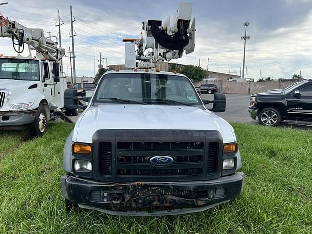 Image of Ford F-450 equipment image 3