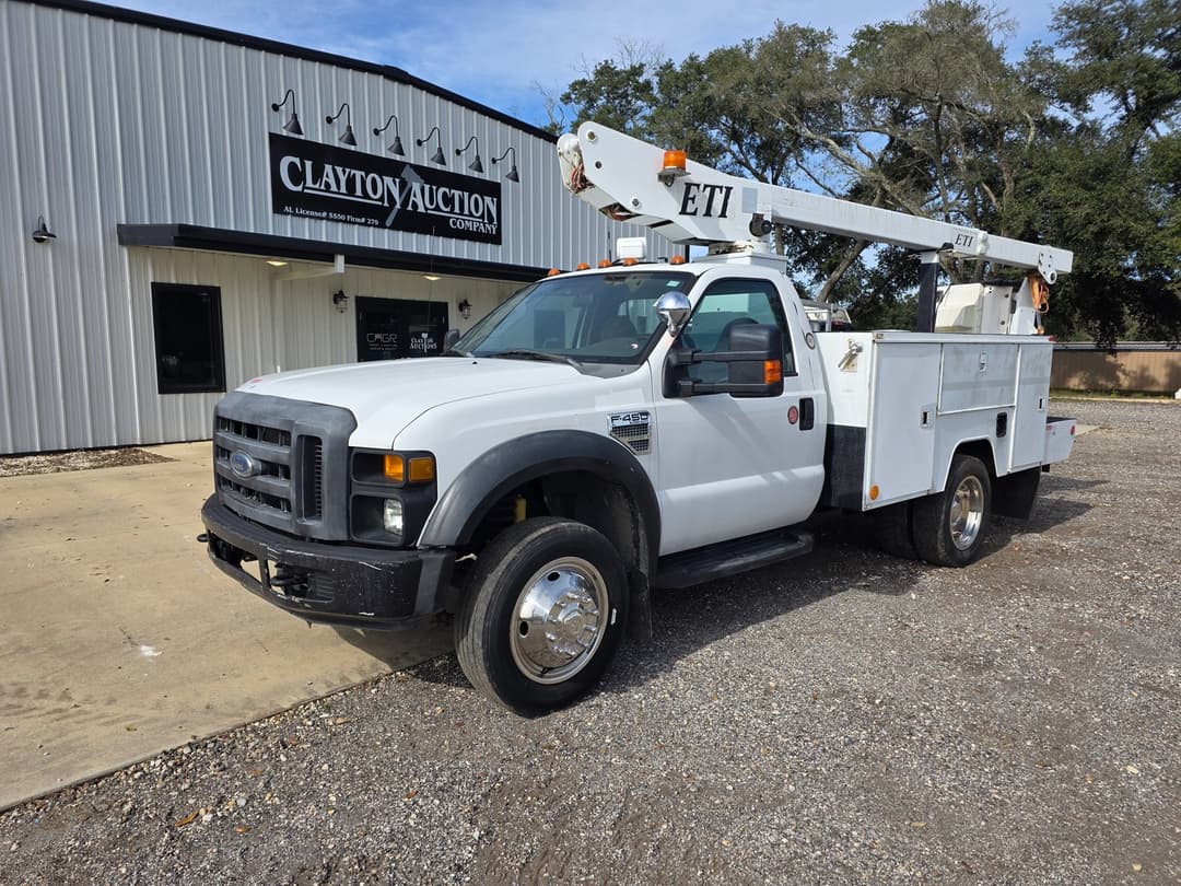 Image of Ford F-450 Primary image