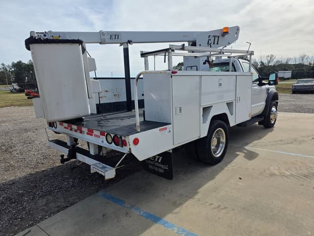 Image of Ford F-450 equipment image 3