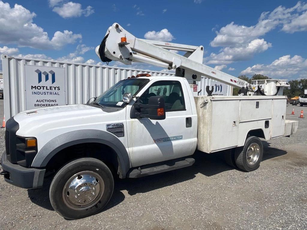 Image of Ford F-450 Primary image