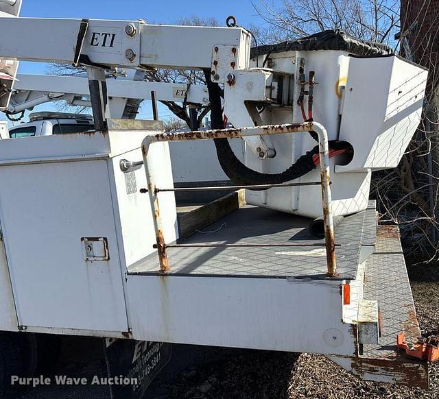 Image of Ford F-450 equipment image 4