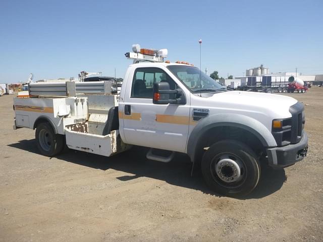 Image of Ford F-450 equipment image 2