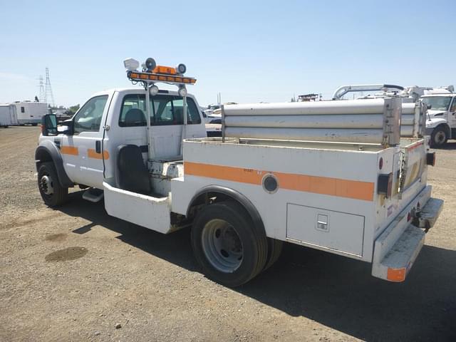 Image of Ford F-450 equipment image 4