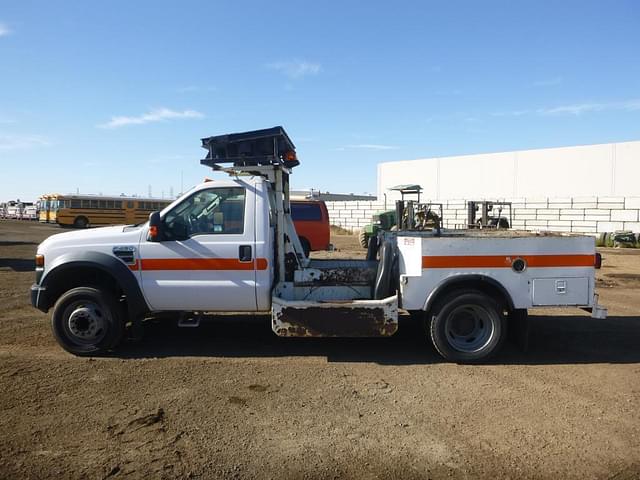 Image of Ford F-450 equipment image 4