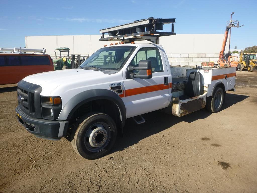 Image of Ford F-450 Primary image