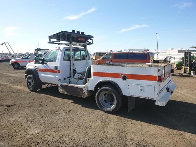 Image of Ford F-450 equipment image 3