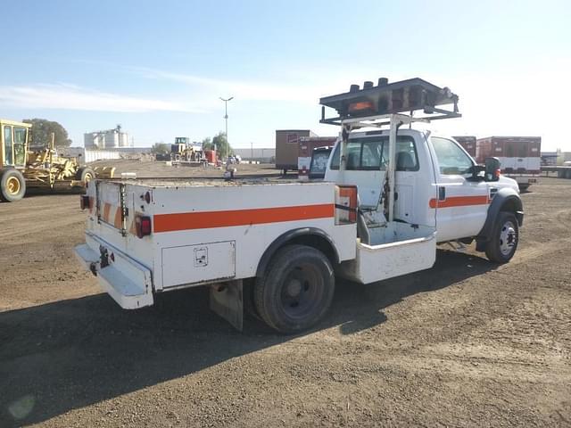 Image of Ford F-450 equipment image 2