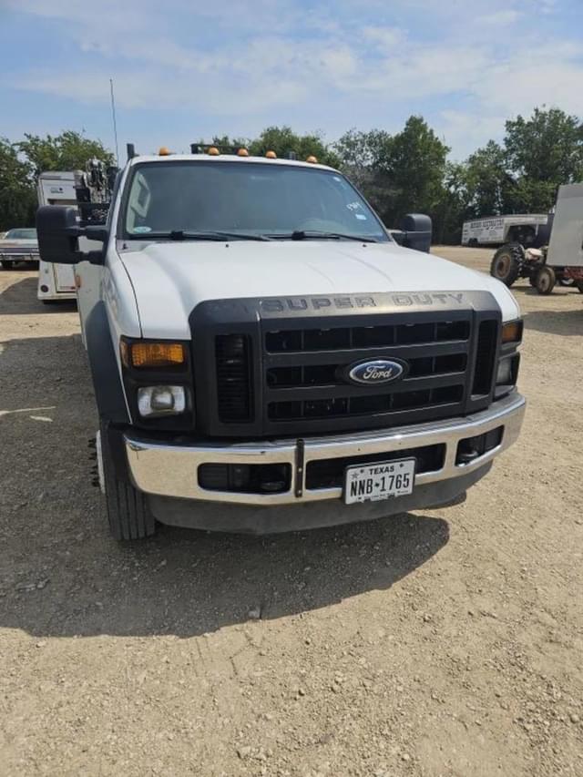 Image of Ford F-450 equipment image 2