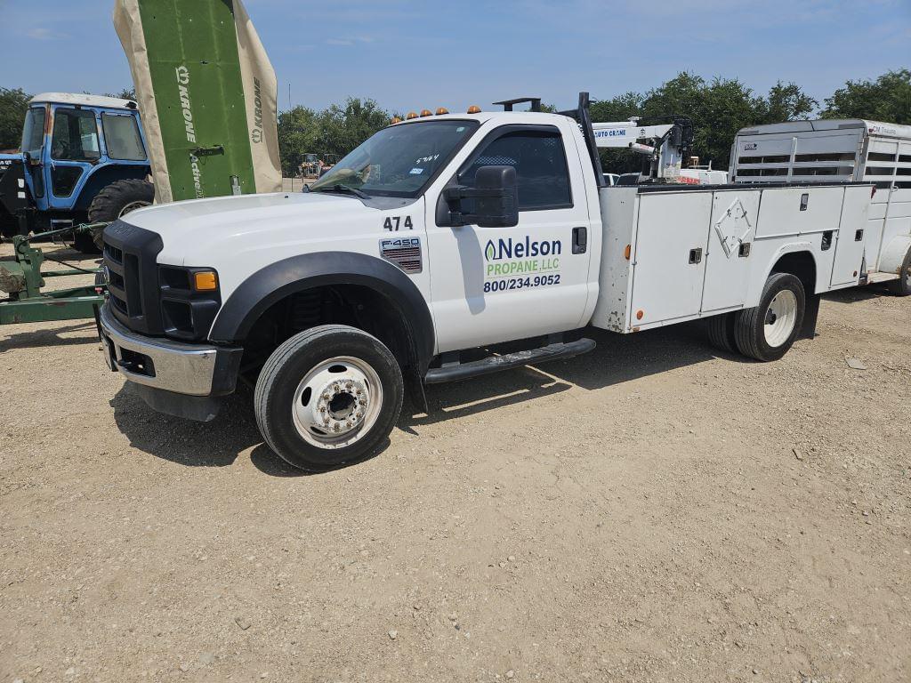 Image of Ford F-450 Primary image