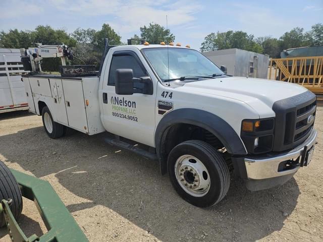 Image of Ford F-450 equipment image 3
