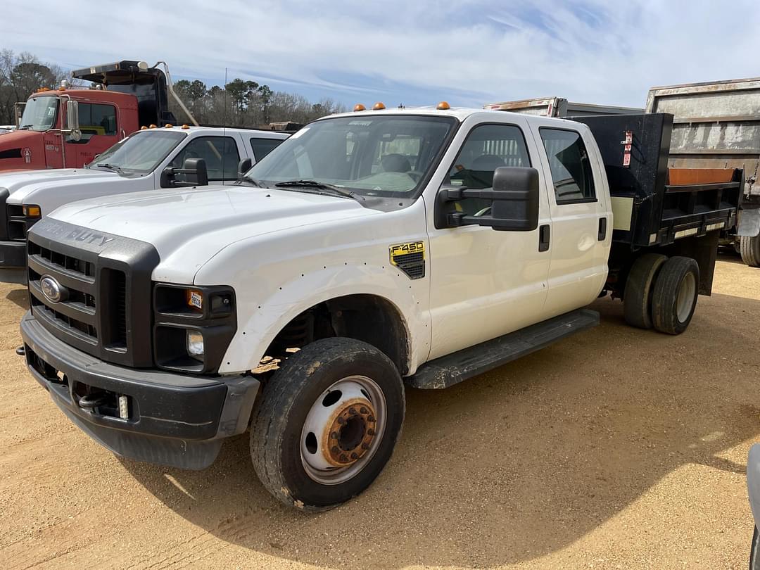 Image of Ford F-450 Primary image