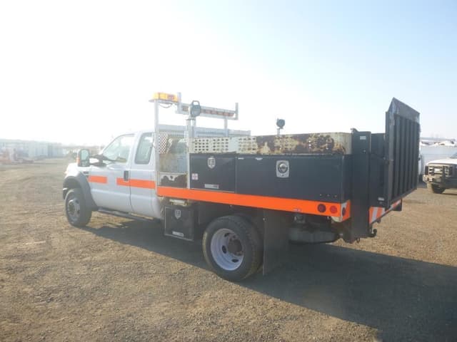 Image of Ford F-450 equipment image 3