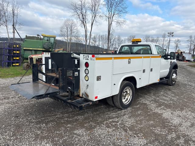 Image of Ford F-450 equipment image 4