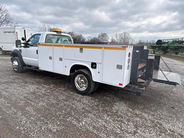Image of Ford F-450 equipment image 2