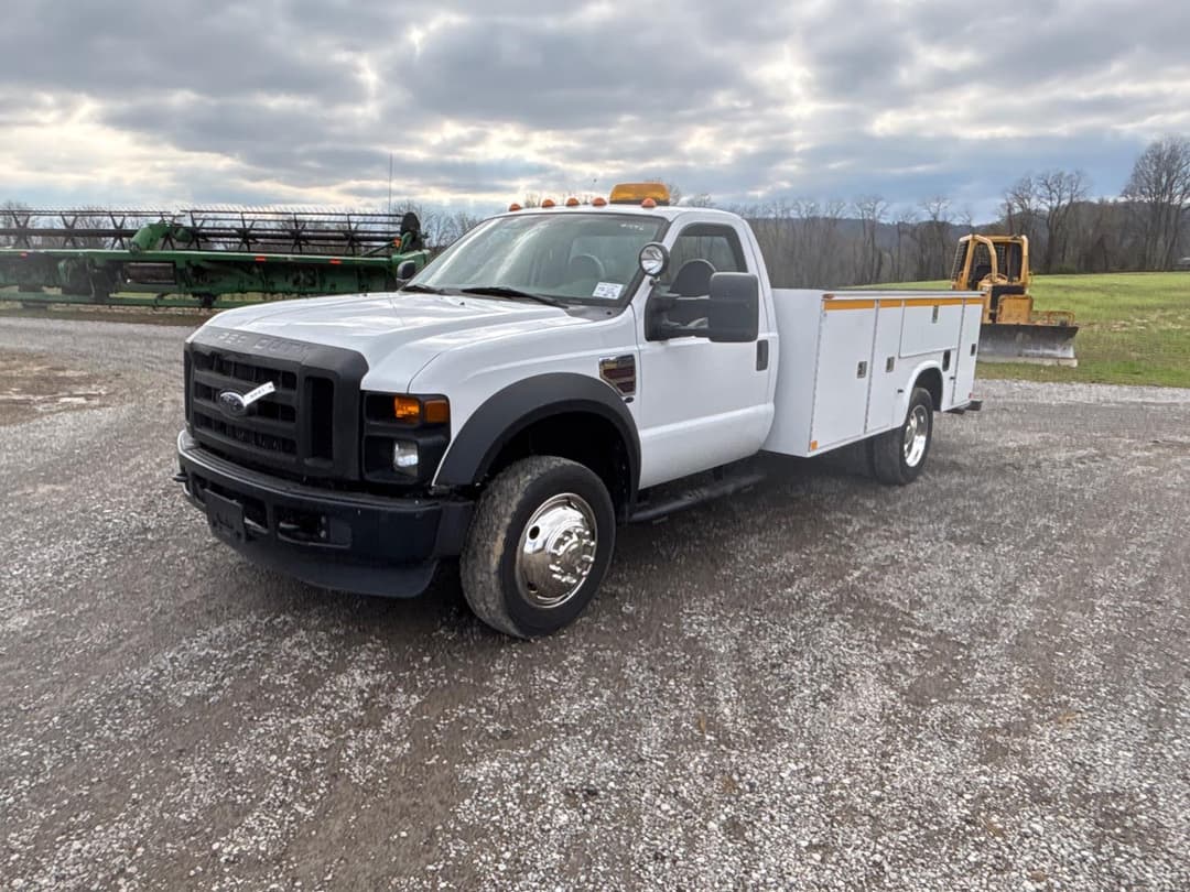 Image of Ford F-450 Primary image