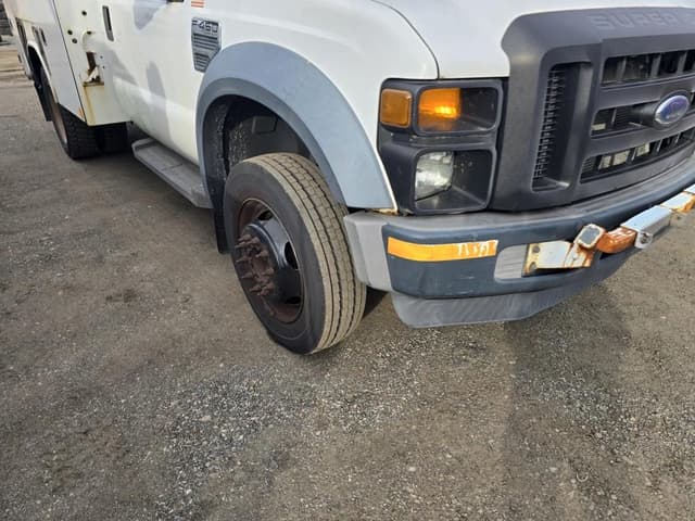 Image of Ford F-450 equipment image 3