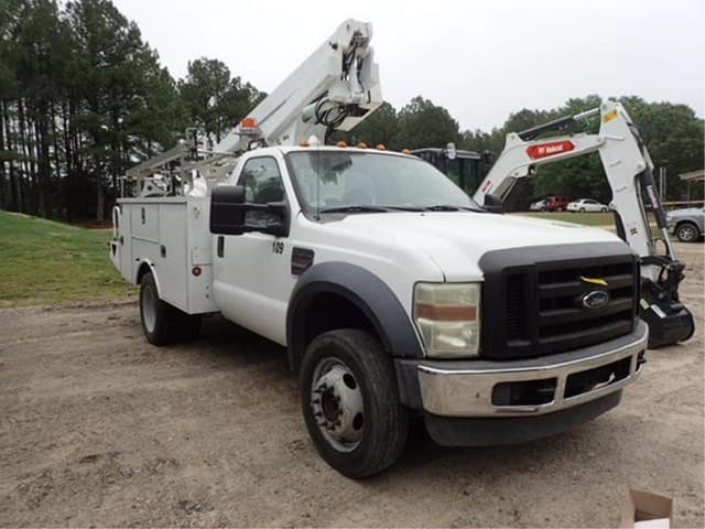 Image of Ford F-450 equipment image 3