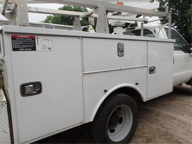 Image of Ford F-450 equipment image 4