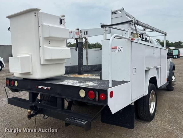 Image of Ford F-450 equipment image 4