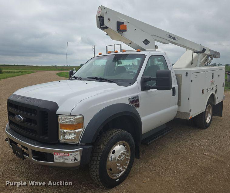 Image of Ford F-450 Primary image