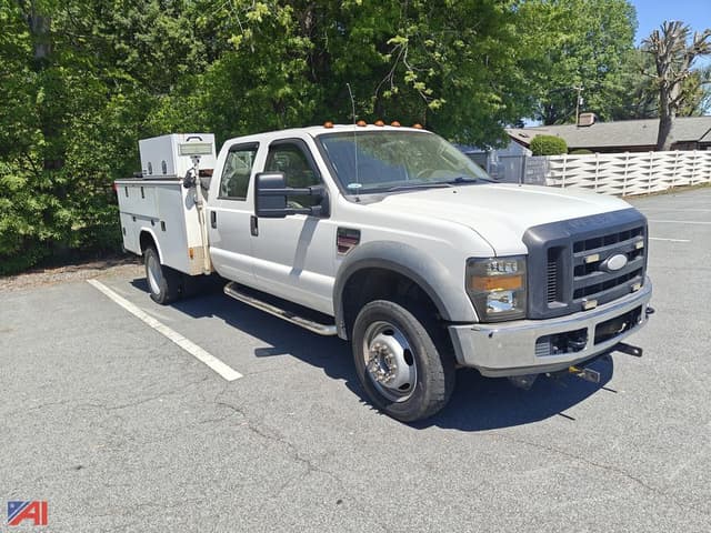 Image of Ford F-450 equipment image 4