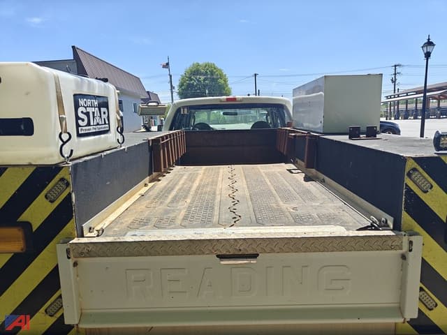 Image of Ford F-450 equipment image 2